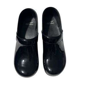 Dansko Professional Clogs – black patent leather – Size 41 (US 10.5-11)